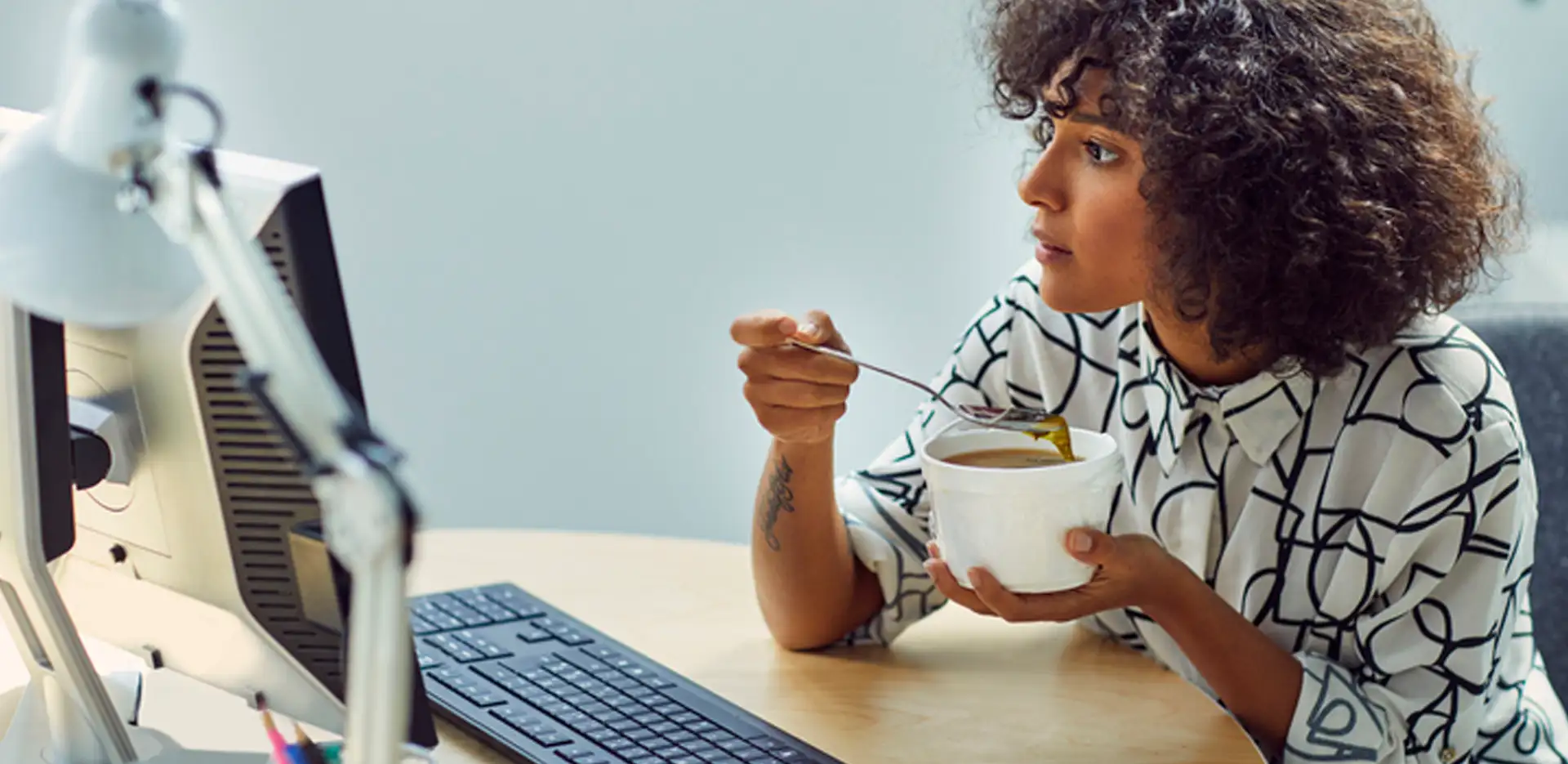 worker eating lunch on her desk